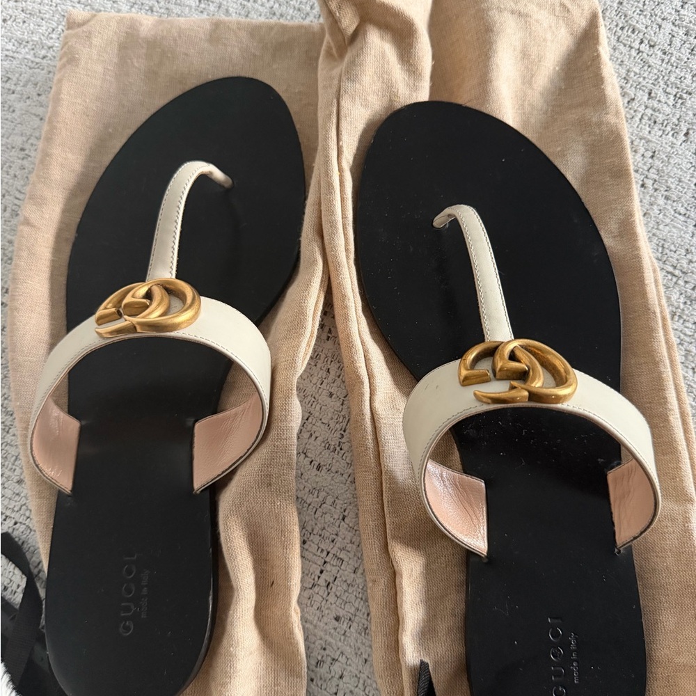 Gucci Cream Leather Thong Sandals with Gold Double G